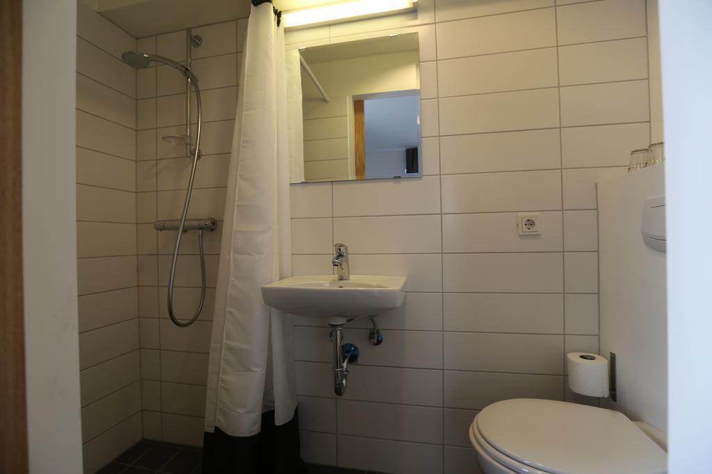 100 Iceland Hotel Reykjavik Room photo